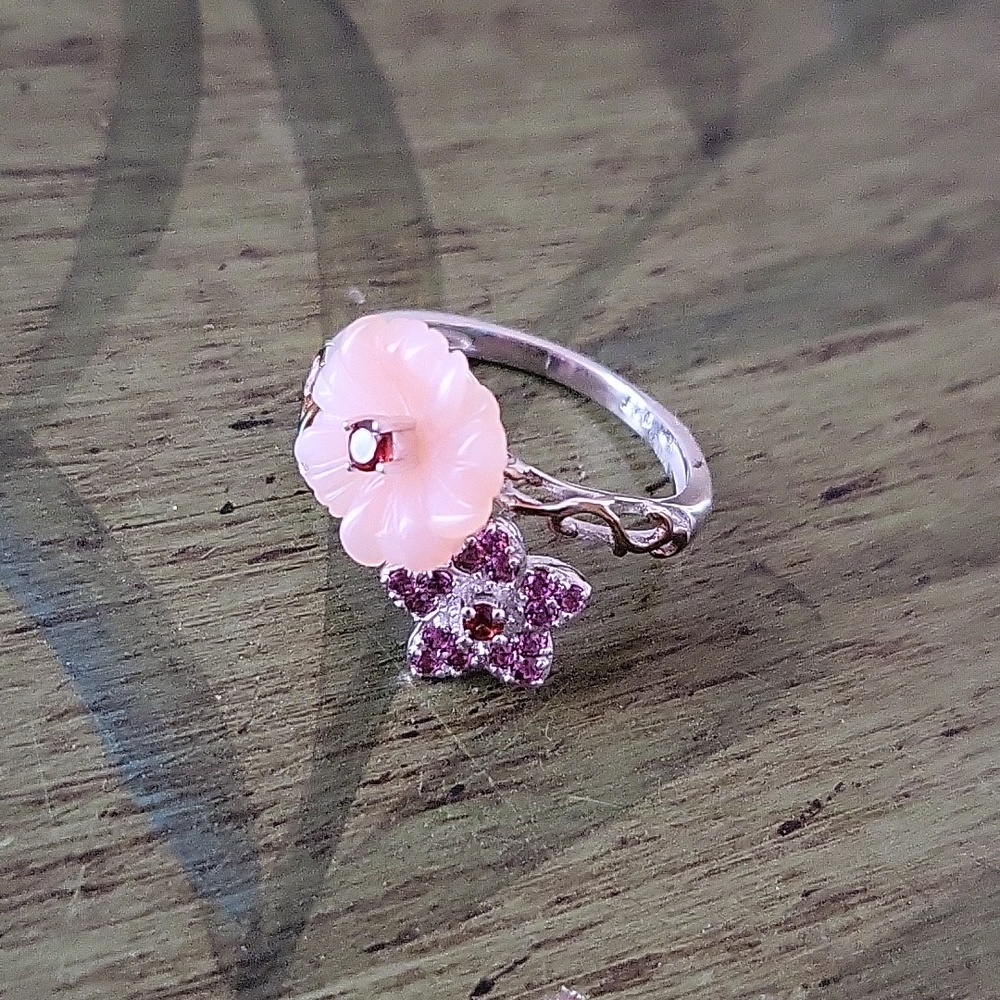 GEORGEOUS Ring - Picture 2 of 8